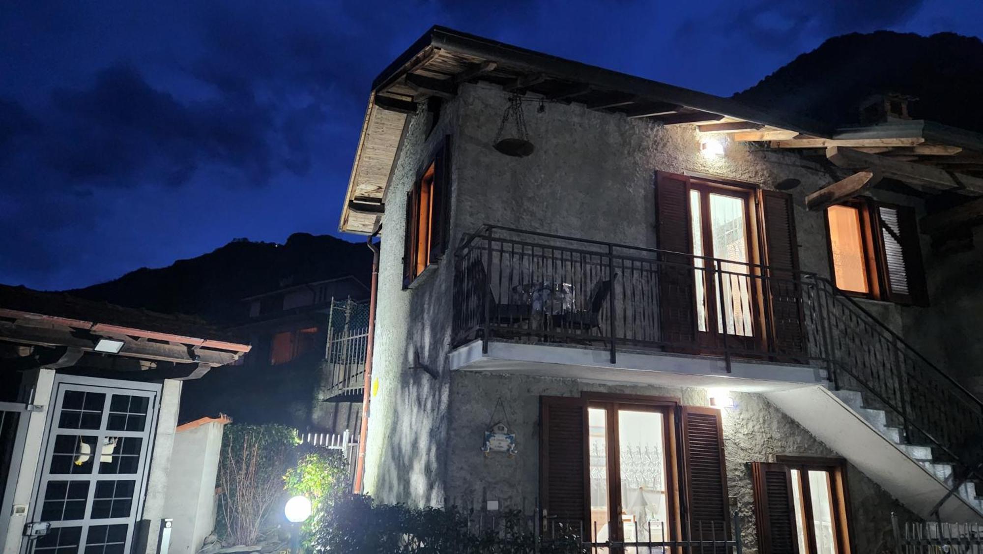 Laura'S Cottage With Lake View, Detached, 5 Kilometers From Varenna Lierna Exteriér fotografie