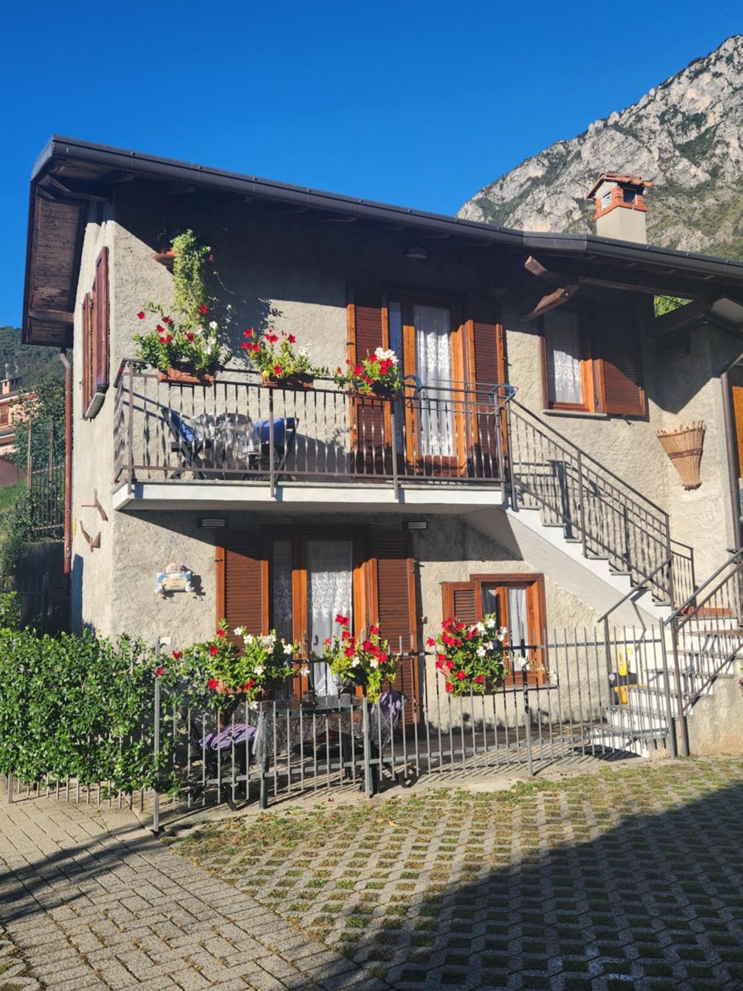 Laura'S Cottage With Lake View, Detached, 5 Kilometers From Varenna Lierna Exteriér fotografie